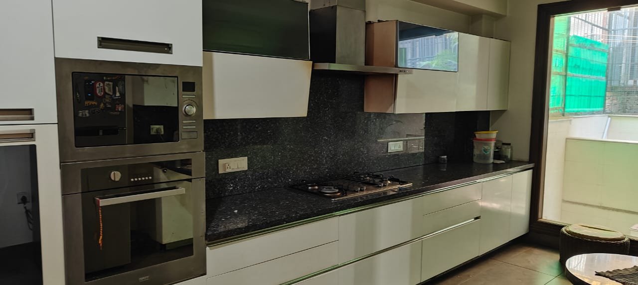 5BHK Kothi DLF Phase 1 , SemiFurnished is available for rent